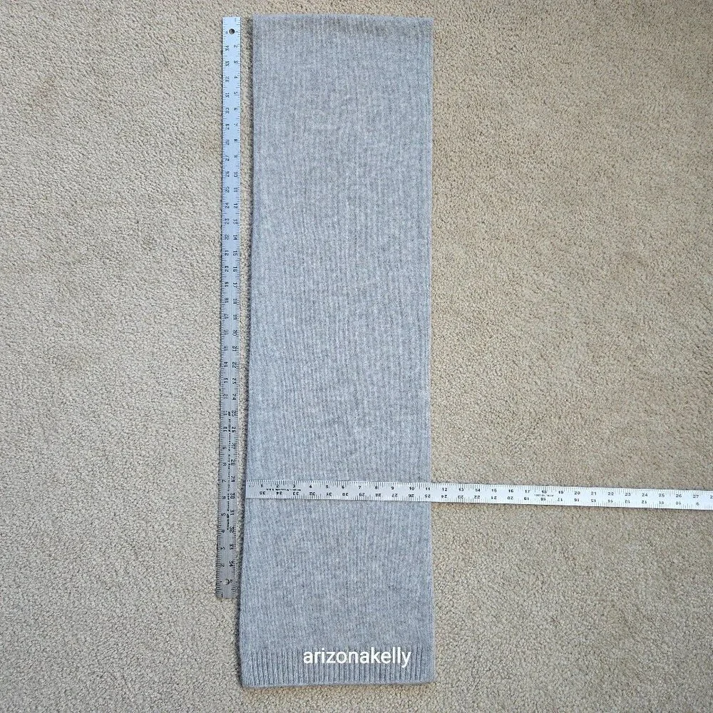 NWOT Cashmere Knit Light Grey Classic Scarf With Ribbed Ends